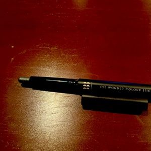 BBB London Eye Wonder Color Stick Eyeshadow Pencil